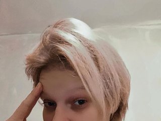 A Cam Beautiful Honey Is What I Am, My Age Is 19 Yrs Old, People Call Me Mila-Slovyank