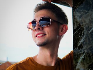 I'm 23 Years Old! I Am Named AllanParck, I Am A Blonde
