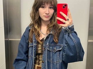 I'm 20 Yrs Old And People Call Me LindsayCute, I Am A Brunette