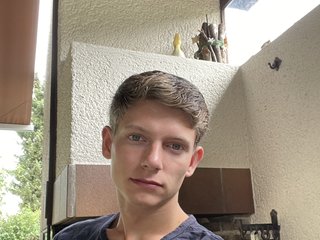 I Am A Blonde, I Am Named Benggg1-1