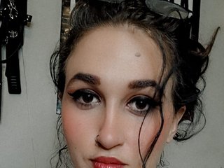 A Live Chat Dreamy Woman Is What I Am! I Am A Brunette! I'm 22 Years Old