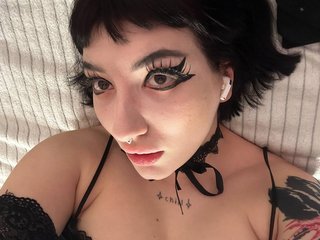 I Live In Ur Face Dude, I Am A Brunette! 24 Is My Age
