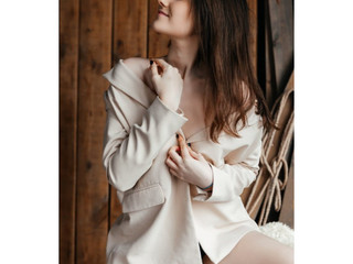 DO YOU WANT TO LOOK AT ME?)