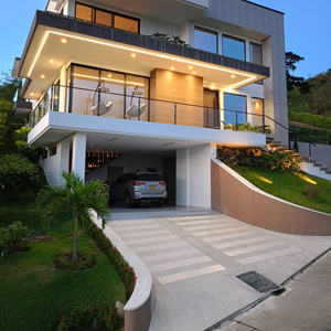 MY GREAT HOUSE