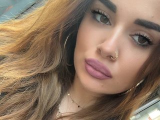 I'm 19, Sin City Is Where I Live! I Am A Brunette