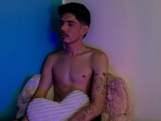 Your pretty boy💙💗