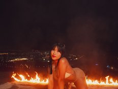 BellaBills private show