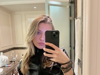 I'm A Sex Chat Engaging Sweet Thing, I Am A Blonde 2