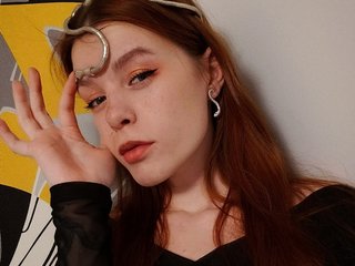 I'm 18 Years Old, My BongaCams Name Is Kiemi