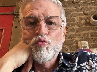 I Am Named Zeus12plusinches69! I Am A Brunette