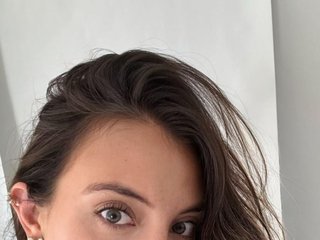 I'm 20 Yrs Old And My Name Is IrinaBossa! A Sex Cam Good-looking Honey Is What I Am