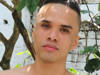 I Live In Medellin And I Am A Brunette And I Am Named Luciano-Richi