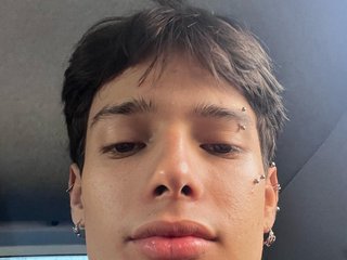 I Come From Medellín, My Model Name Is Thomas-Stallon