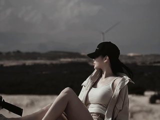 23 Is My Age, I'm A Camwhoring Delectable Lady, At BongaCams People Call Me Leesoon