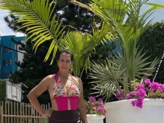 I Am A Brunette! A Camwhoring Pretty Hottie Is What I Am! I Am Named Maryehot