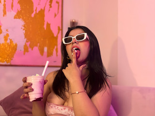 Glossy lips, glossy life 💄✨🍒🌸