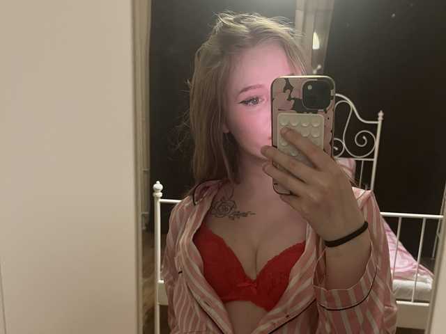 Mia_Wells