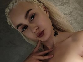 Nora-SallieLive Webcam