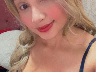 Sexy Blond Girl 👅💗