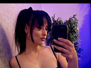 🖤 little black skirt