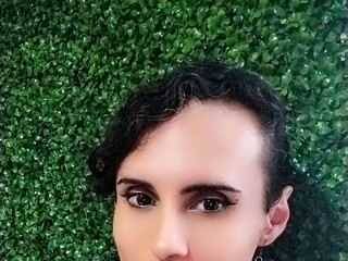 Between shadows and greenery