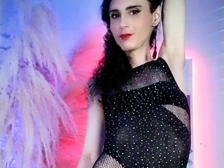 Temptation between dark flashes 😈