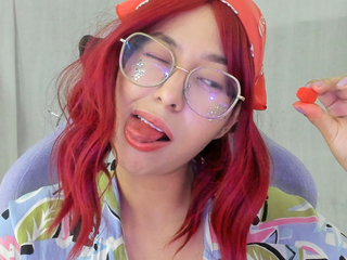 Fresa mía… dulce, jugosa y lista para morder. 🍓💋
