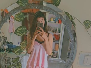 I'm 23 And People Call Me Lelaxx And I Am A Brunette