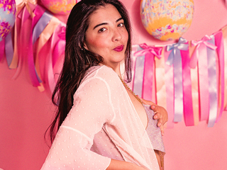 🌼 I am the mischief behind the pink bow.