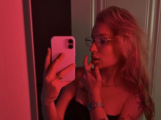 I'm 20 Yrs Old And A Sex Chat Attractive Babe Is What I Am! People Call Me Dorothya