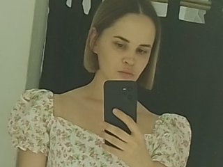I'm 34 Years Of Age! A Camwhoring Lovable Bimbo Is What I Am! People Call Me Mariry