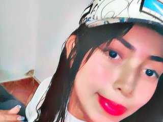 I'm 20 Years Of Age! I Am A Brunette And I'm A Live Chat Cute Girl