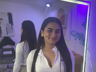 I Am A Brunette! A Camwhoring Good-looking Bimbo Is What I Am And My Age Is 19 Yrs Old