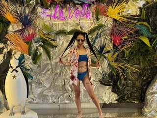 I Am A Brunette, I'm A Cam Attractive Honey And I Live In Bucuresti