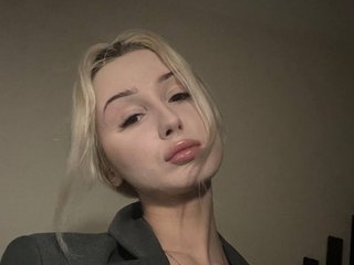 I'm A Sex Chat Attractive Bimbo And My Name Is Nelerix! I Am A Brunette