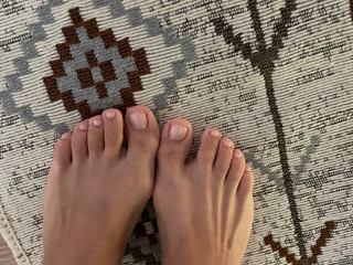 nails
