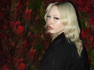 I'm A Sex Webcam Irresistible Chick! People Call Me Demilodge