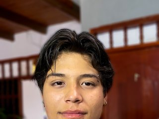 I'm 18 Years Old, Cartago Is Where I Come From! I Am A Brunette
