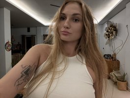 annie-blush1