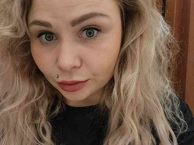 YourFunnyBlondiee