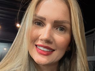 I Am A Blonde! People Call Me Sexywhite! I'm A Camming Suave Girl