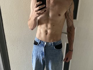 My Name Is Fraydaddy, I Am A Brunette And I'm 24 Years Of Age