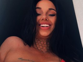 LilyLilyBG webcam
