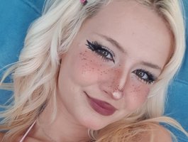 SunnyGlow live cam model at BongaCams