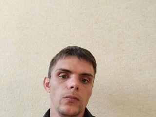 I'm 36 Years Old! I Am A Brunette! I Am Named DeckardKain