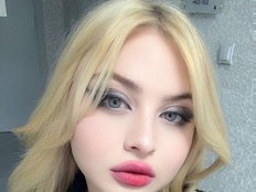 BlondeBond private show