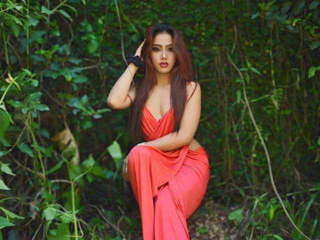 sw8nSexyDoll