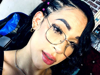 💚✨ Yellow that hypnotizes… pics to watch slow 😈