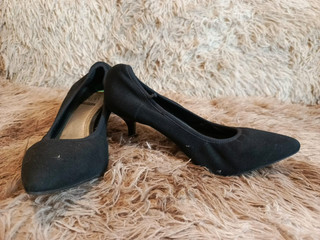 HEELS