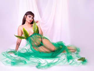💚 "Green goddess of lust…"